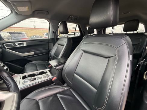 Used 2022 Ford Explorer XLT w/ Equipment Group 202A RWD image 11