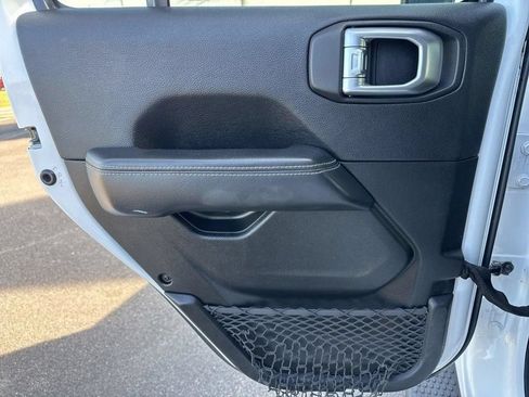 Used 2020 Jeep Wrangler Unlimited Sahara AWD/4WD image 19