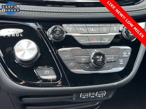 Used 2025 Chrysler Pacifica Select image 22