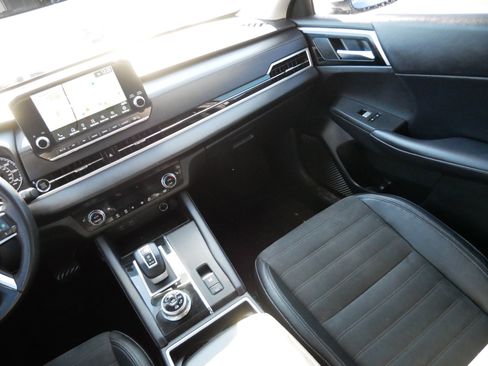 Used 2023 Mitsubishi Outlander SE image 11