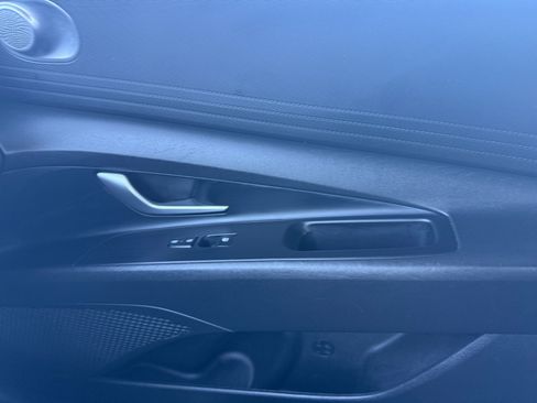 Used 2024 Hyundai Elantra Blue FWD image 23