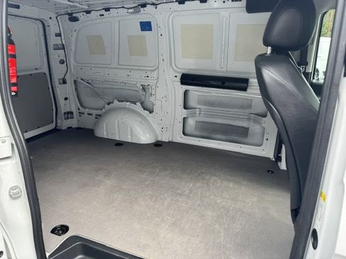 Used 2021 Mercedes-Benz Metris image 4