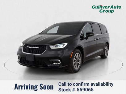 Used 2023 Chrysler Pacifica Touring-L