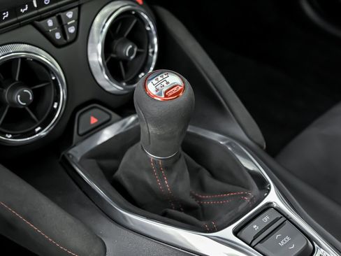 Used 2019 Chevrolet Camaro ZL1 image 38