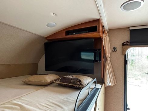 Used 2016 Ford E-450 and Econoline 450 Super Duty w/ Motorhome Prep Package image 21