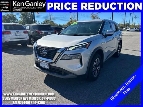 Used 2021 Nissan Rogue SV image 3