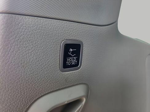 Used 2024 Jeep Wagoneer 4WD w/ Premium Group I image 8