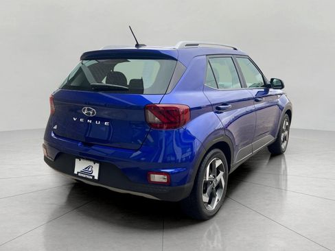 Used 2023 Hyundai Venue Limited image 12
