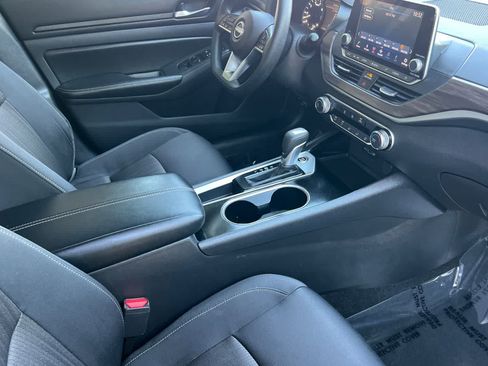 Used 2024 Nissan Altima 2.5 SV FWD image 18