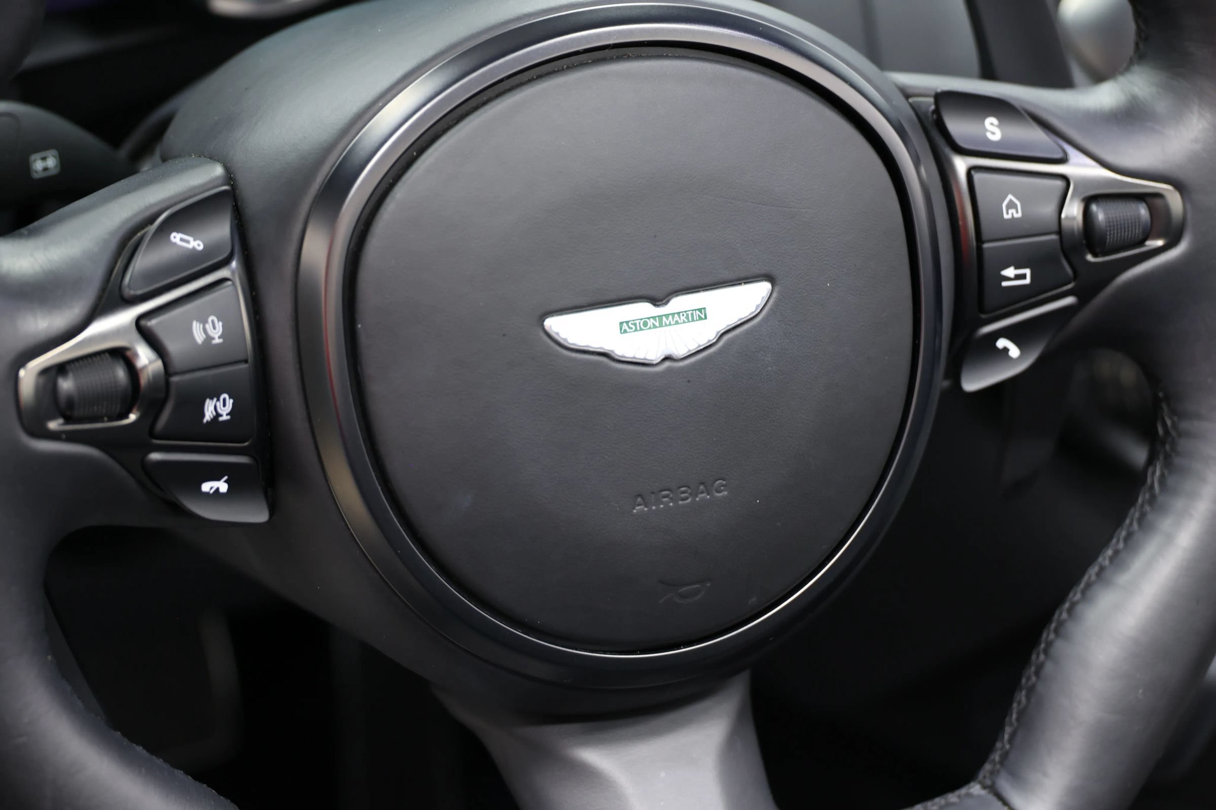 Used 2023 Aston Martin V8 Vantage Roadster RWD image 27