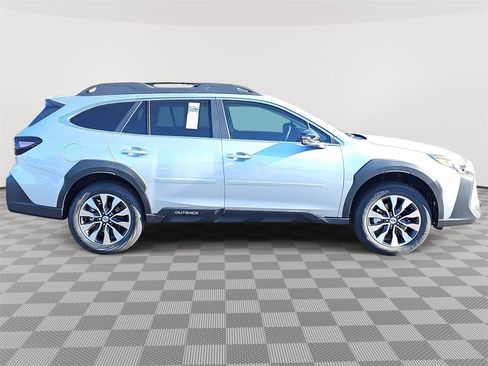 New 2025 Subaru Outback Limited image 4
