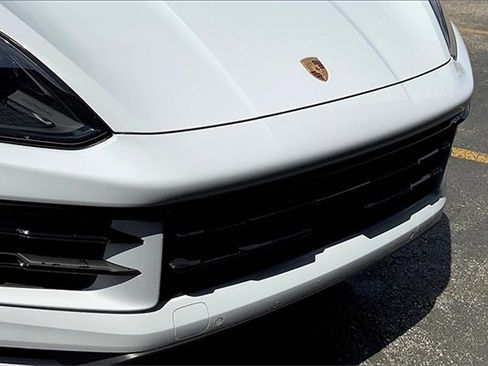 Used 2025 Porsche Cayenne image 44