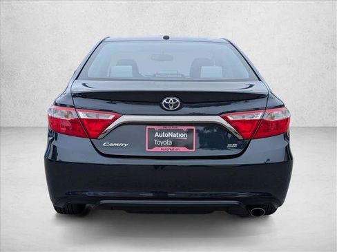 Used 2017 Toyota Camry SE w/ Moonroof Package FWD image 6