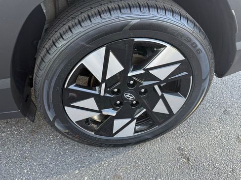 Used 2024 Hyundai Kona SEL image 16