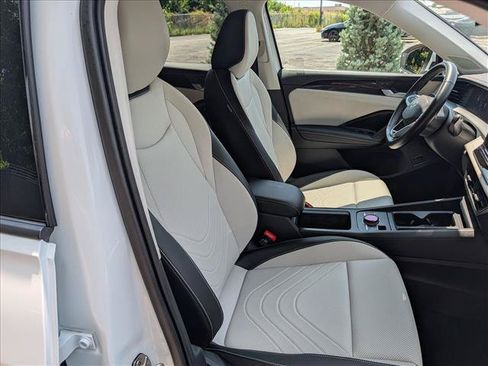 Certified 2025 Volkswagen Tiguan SE AWD/4WD image 12