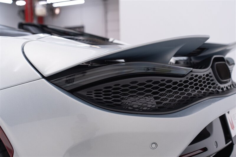 Used 2024 McLaren 750S Spider RWD image 34