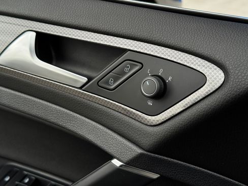 Used 2019 Volkswagen Golf Alltrack S image 32