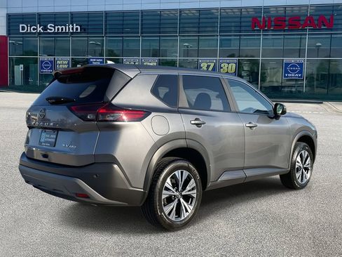 Used 2023 Nissan Rogue SV image 6