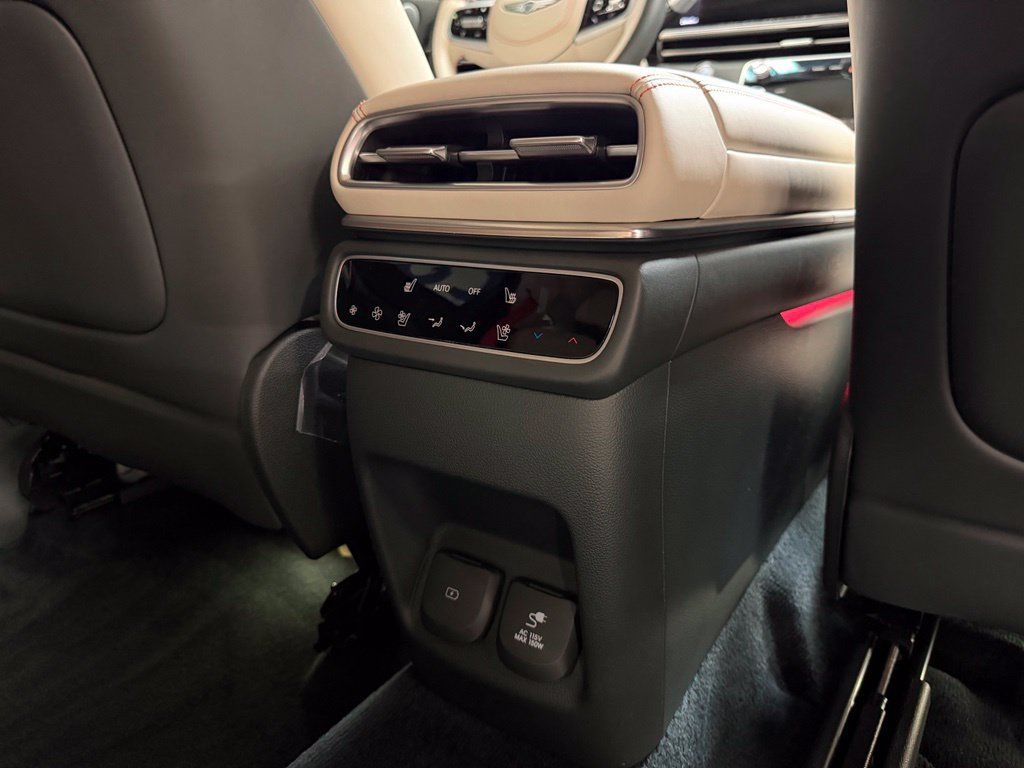 Used 2025 Genesis GV80 3.5T e-SC AWD/4WD image 22