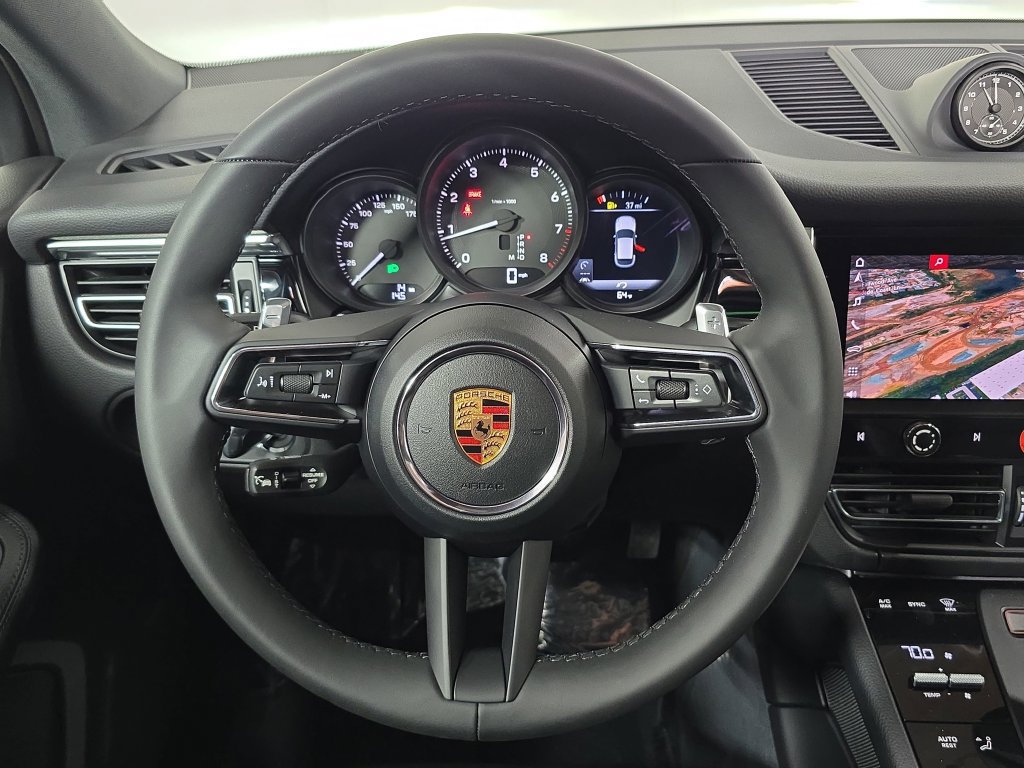Certified 2026 Porsche Macan AWD/4WD image 14