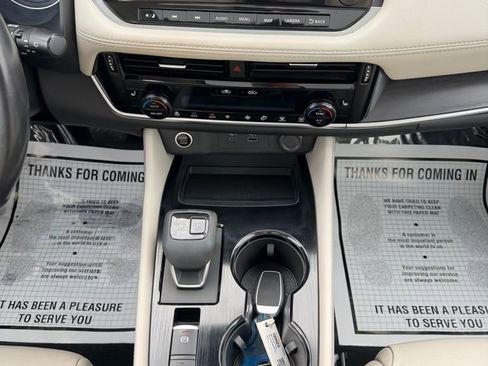 Used 2021 Nissan Rogue SL w/ Premium Package image 17