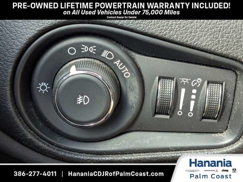 Used 2016 Jeep Renegade Trailhawk w/ Premium Trailhawk Package AWD/4WD image 26