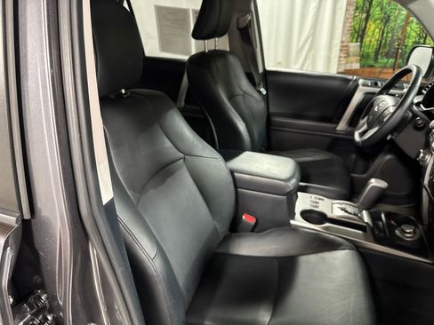 Used 2010 Toyota 4Runner Limited AWD/4WD image 30