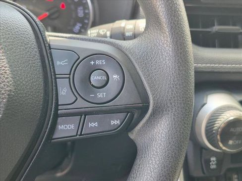 Used 2019 Toyota RAV4 XLE FWD image 9