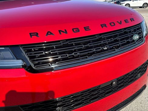 Used 2025 Land Rover Range Rover Sport SE image 29