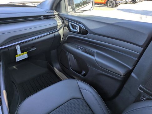 Used 2025 Jeep Compass Latitude w/ Altitude Special Edition image 17