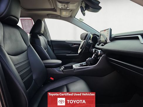 Certified 2021 Toyota RAV4 XLE Premium AWD/4WD image 17