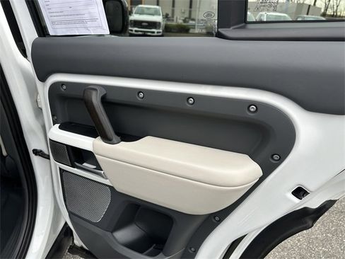 Used 2023 Land Rover Defender 130 First Edition image 40