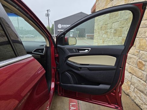 Used 2019 Ford Edge SEL w/ Equipment Group 201A FWD image 8