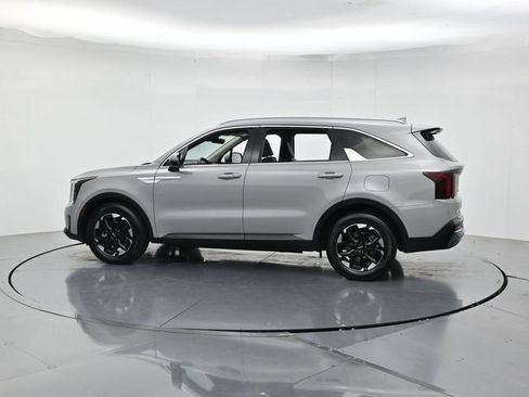 Used 2025 Kia Sorento S FWD image 8