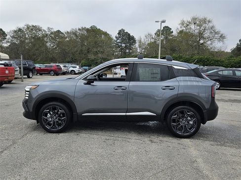 New 2026 Nissan Kicks SR image 2