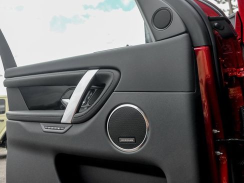 Used 2025 Land Rover Discovery Sport S image 11