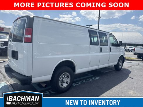 Used 2018 Chevrolet Express 3500 Extended w/ Driver Convenience Package RWD image 2