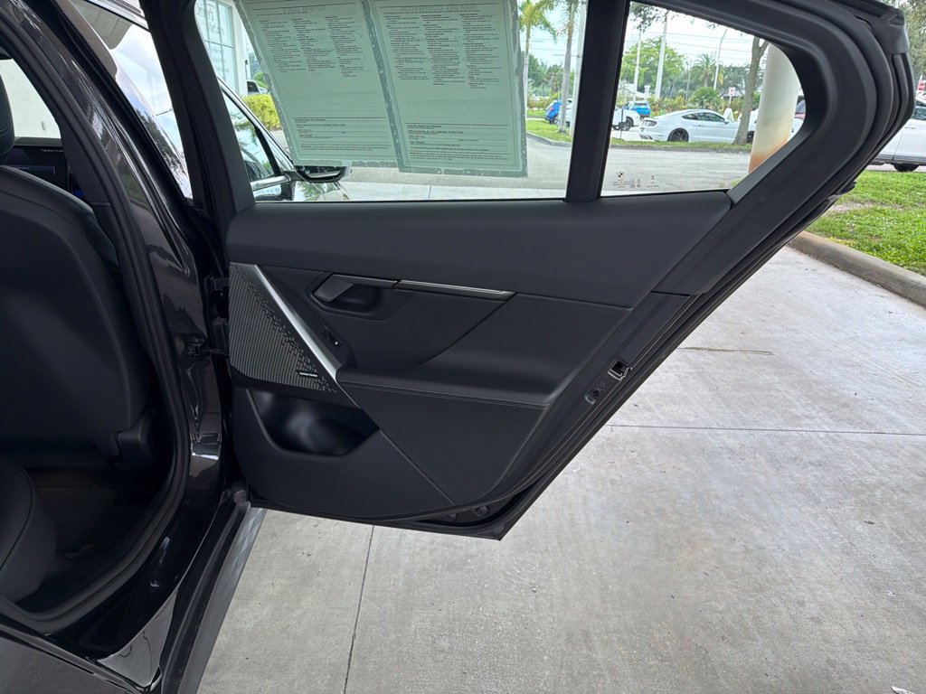 Used 2024 BMW i5 eDrive40i w/ Premium Package RWD image 32
