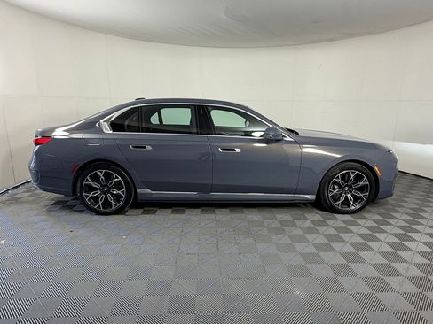 Certified 2023 BMW i7 xDrive60 AWD/4WD image 8