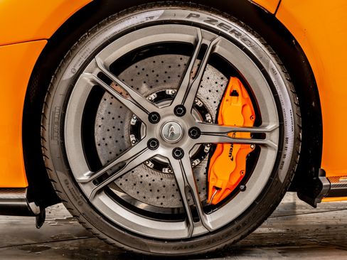Used 2015 McLaren 650S Spider RWD image 10