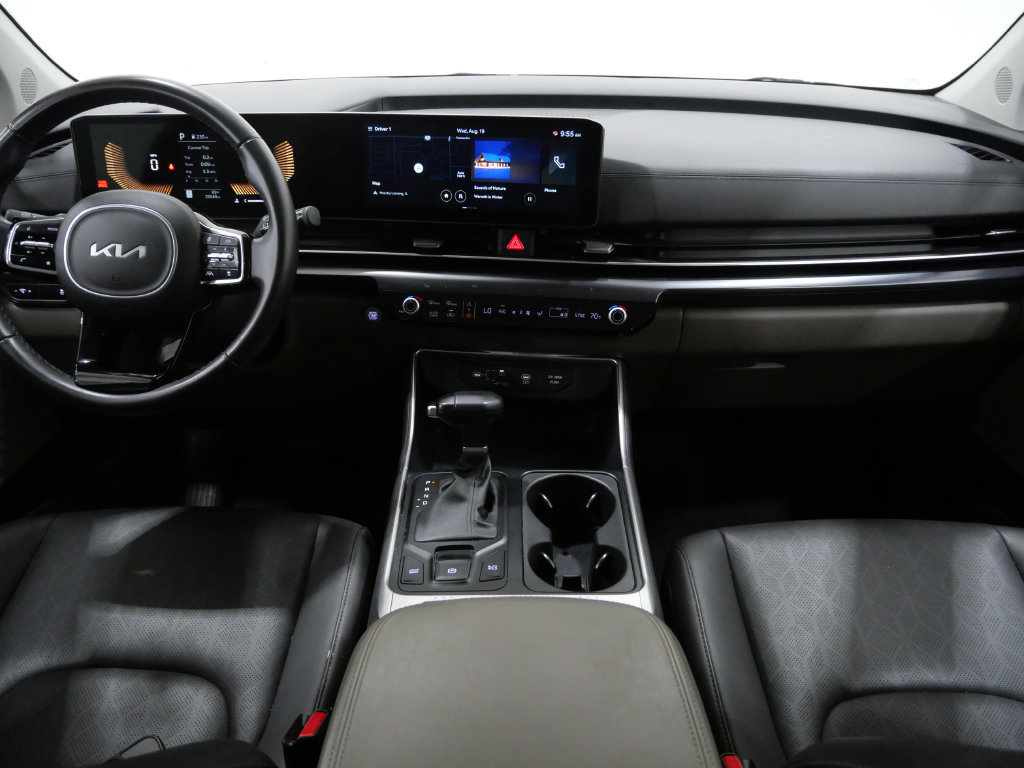 Used 2025 Kia Carnival FWD image 9