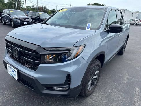 Used 2025 Honda Ridgeline Sport image 3