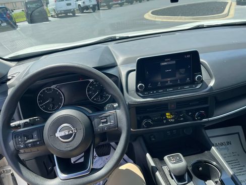Used 2024 Nissan Rogue S AWD/4WD image 16
