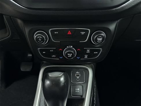 Used 2020 Jeep Compass Latitude w/ Popular Equipment Group image 21