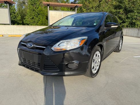 Used 2013 Ford Focus SE FWD image 2