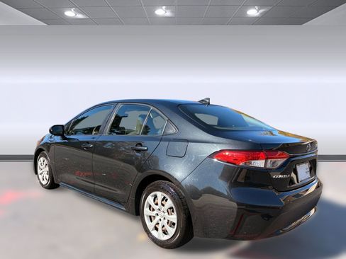Used 2020 Toyota Corolla LE image 3