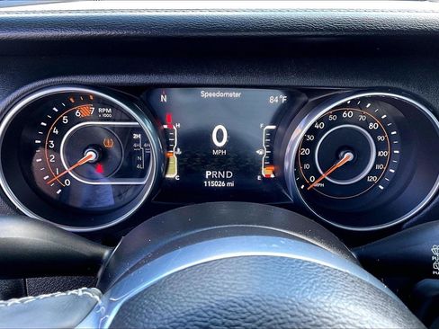 Used 2018 Jeep Wrangler Unlimited Sahara AWD/4WD image 13