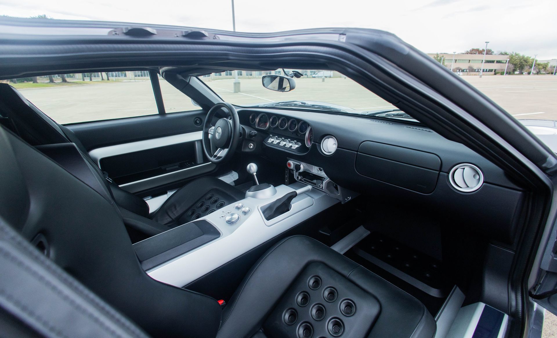 Used 2006 Ford GT RWD image 46