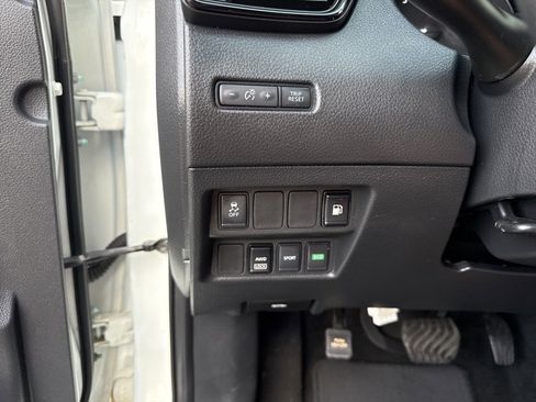 Used 2018 Nissan Rogue S image 29