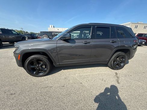 Certified 2023 Jeep Grand Cherokee Altitude AWD/4WD image 2